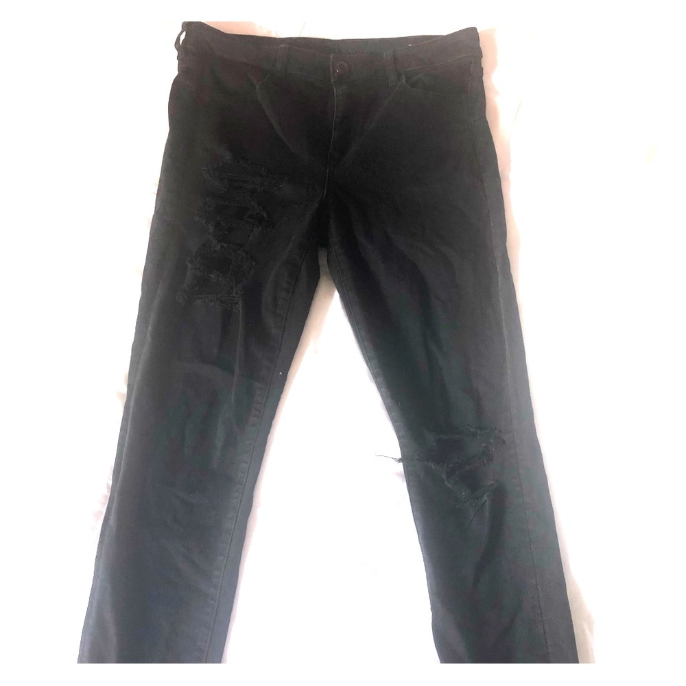 AE Black ripped jeans